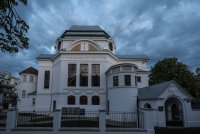 Die Ehemalige Synagoge St. Pölten, April 2024, linke Seite: Kantorhaus © NÖ Museum Betriebs GmbH, Daniel Hinterramskogler